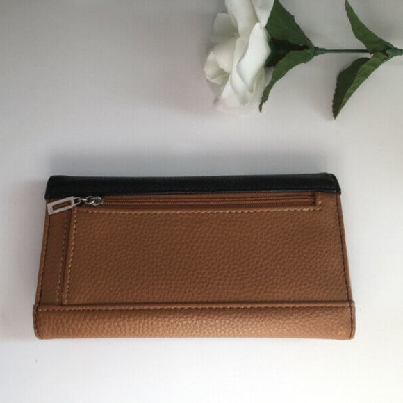 Guess Wallet - Picture 2 of 3